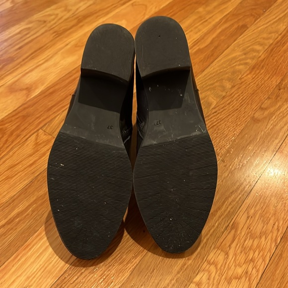 Women’s black leather booties size 7 - Picture 4 of 10